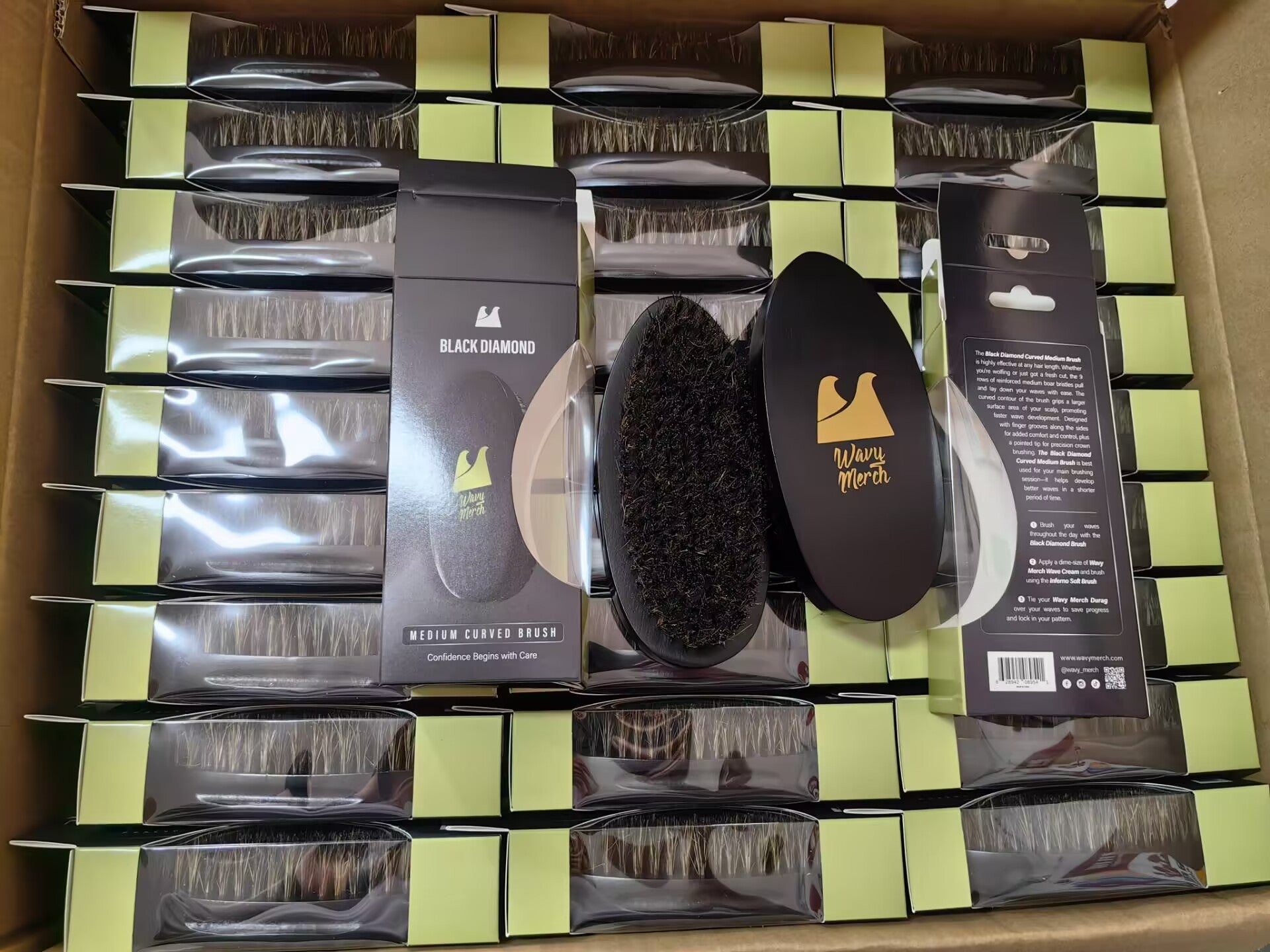 Black Diamond Curved Medium Brush Case (12 Units)